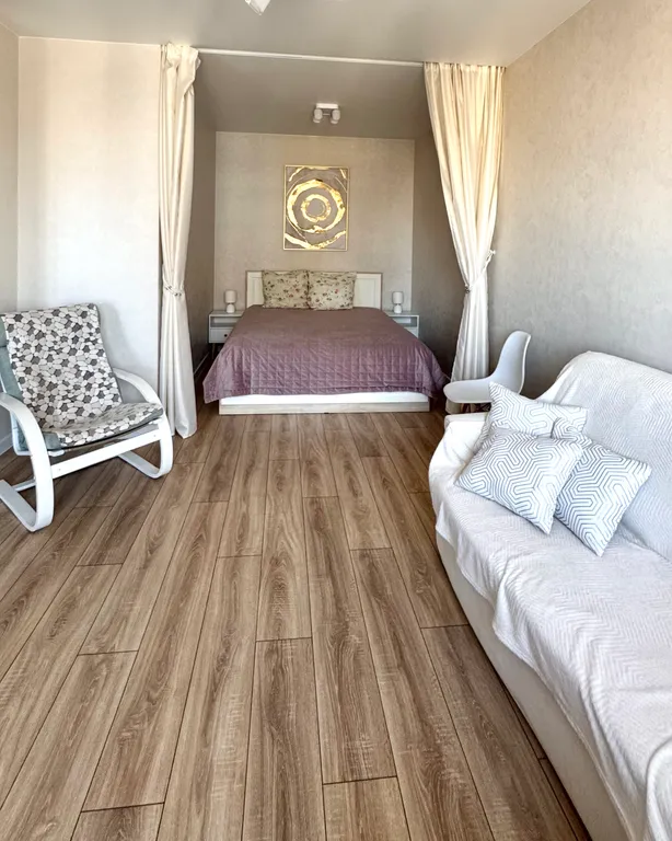 Уютная студия на 21 этаже с видом на озеро