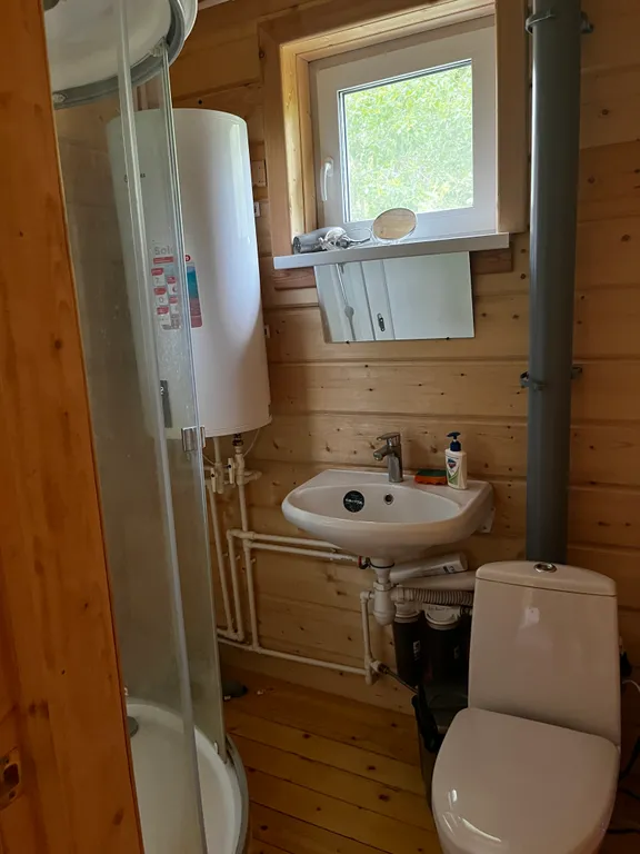 Карельский домик в заливе Ладожского озера