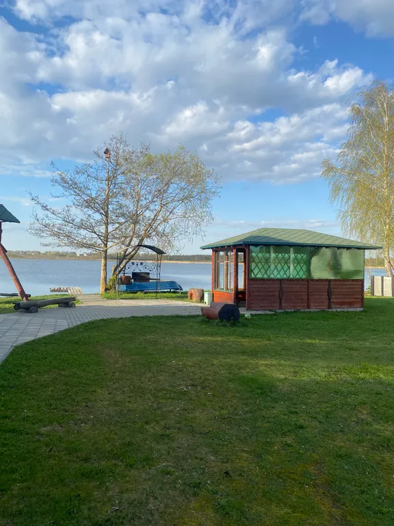 Усадьба Новятка на берегу озера