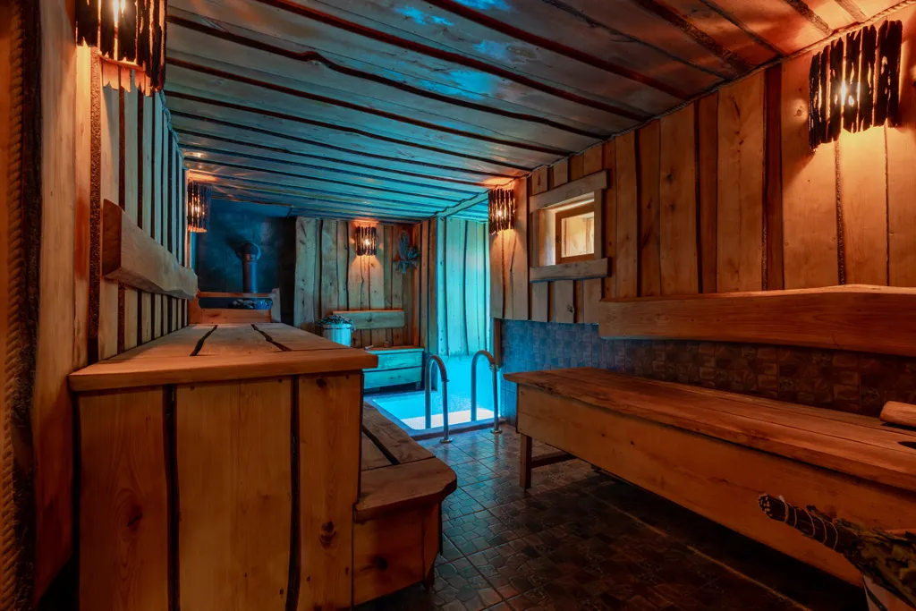 Загородный коттедж с баней и подогреваемым бассейном