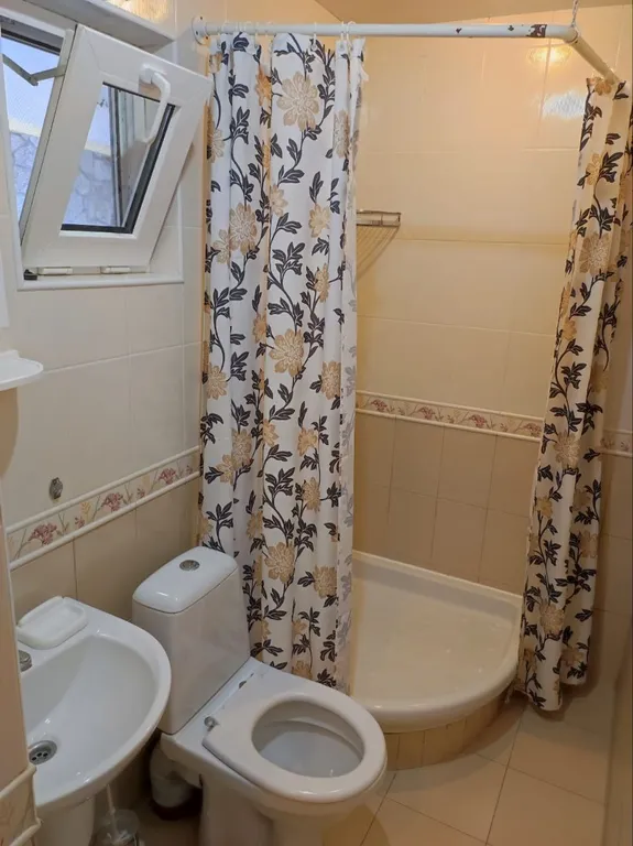 Номер у Воронцовского парка рядом с морем и с собственным двором