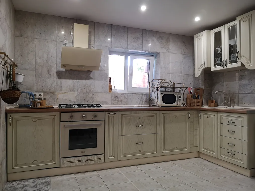 Уютный этаж с видом на сад и внутренним двориком