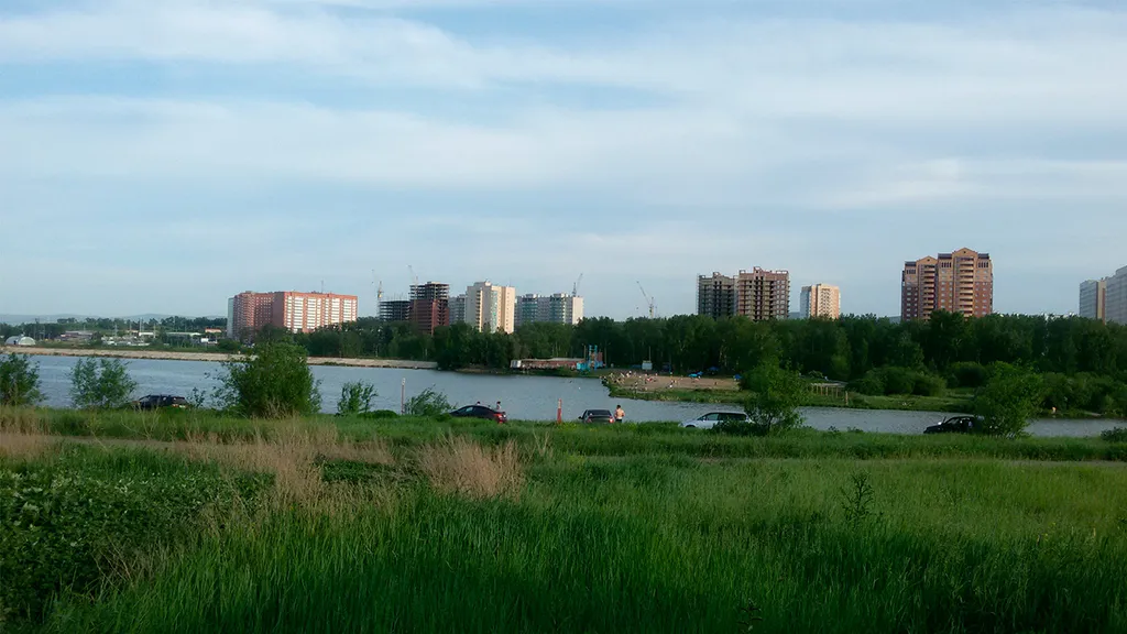 Уютный коттедж с террасой рядом с озером Парк кафе