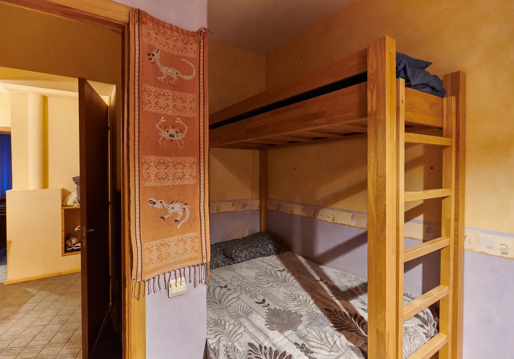 Квартира Квартира Старинная мебель в лучах солнца — Москва