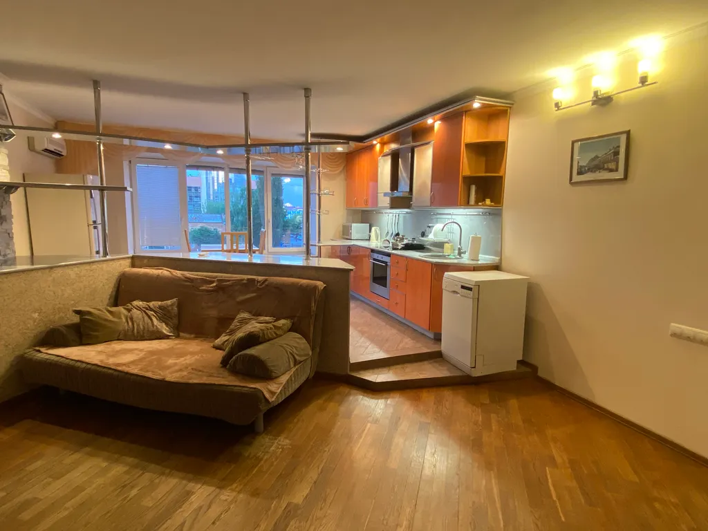 Двухкомнатная квартира рядом с АРТ квадратом