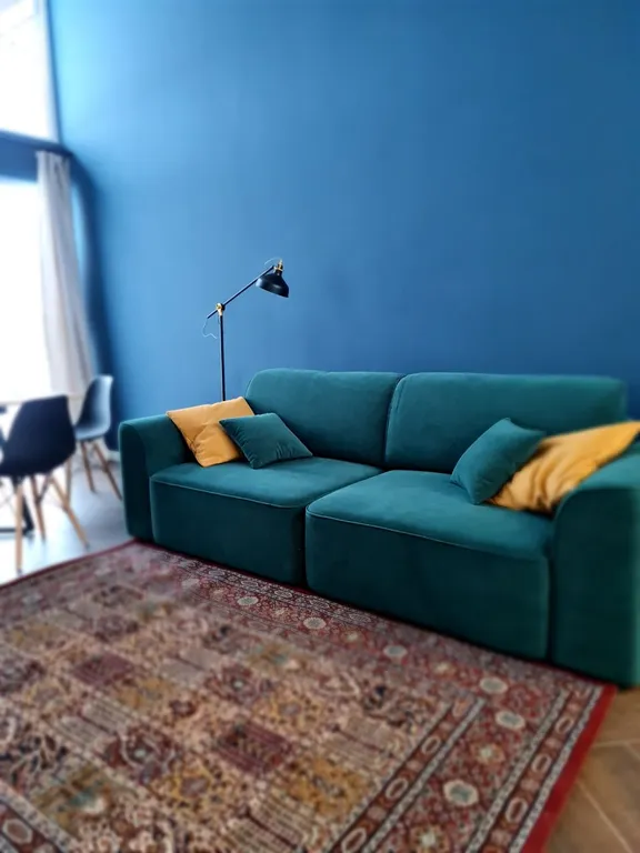 Уютный загородный дом с панорамным окнами