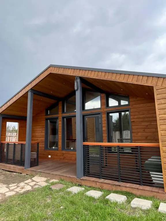 Просторный дом Барн-хаус с русской баней и беседкой с мангальной зоной