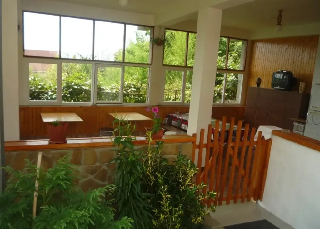 Домик с бассейном и видом на море