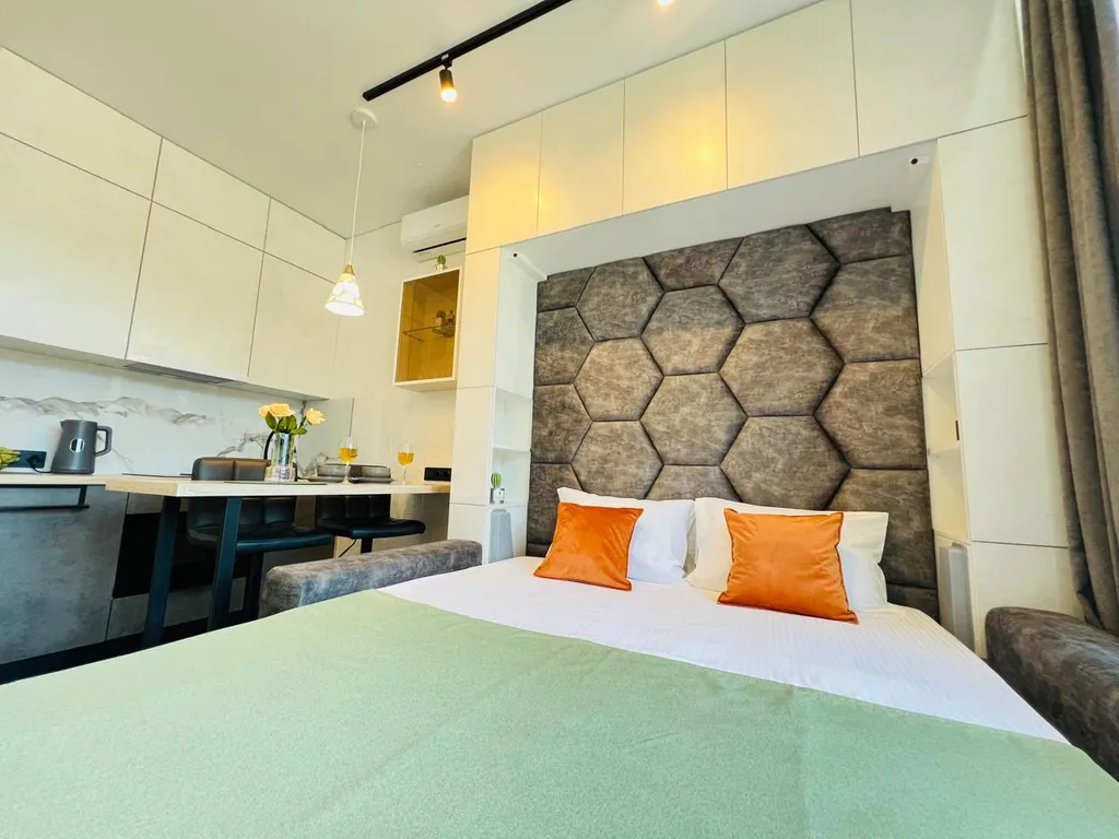 Студия трехместная с бассейном