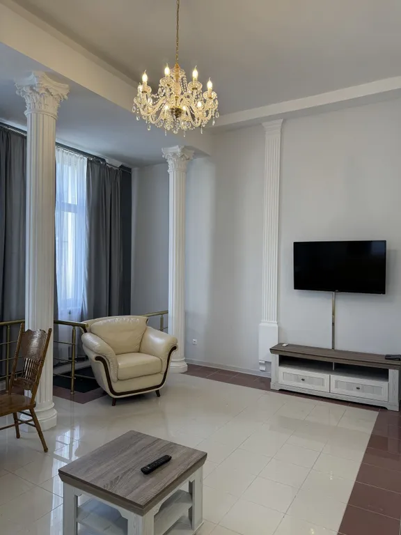 1-й этаж под ключ в центре - 15 мин до центрального пляжа