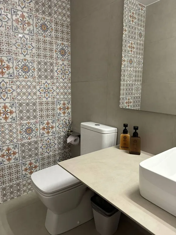 Гостевой номер с видом на озеро и Иверский монастырь