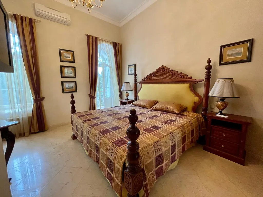 Квартира Шикарный люкс - итальянский натуральный мрамор и красное дерево — аренда посуточно в Ялта