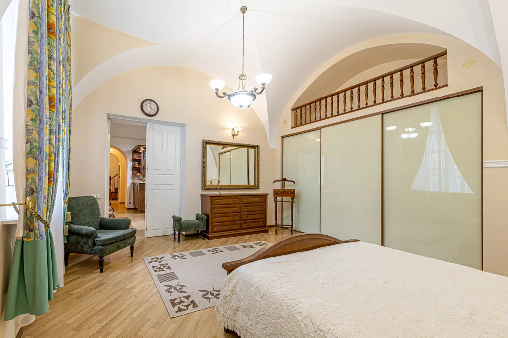 Квартира delux с 4 спальнями и парковкой у Эрмитажа