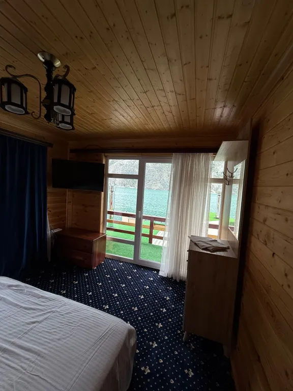 Коттедж с бассейном и парной и видом на Сулакский каньон