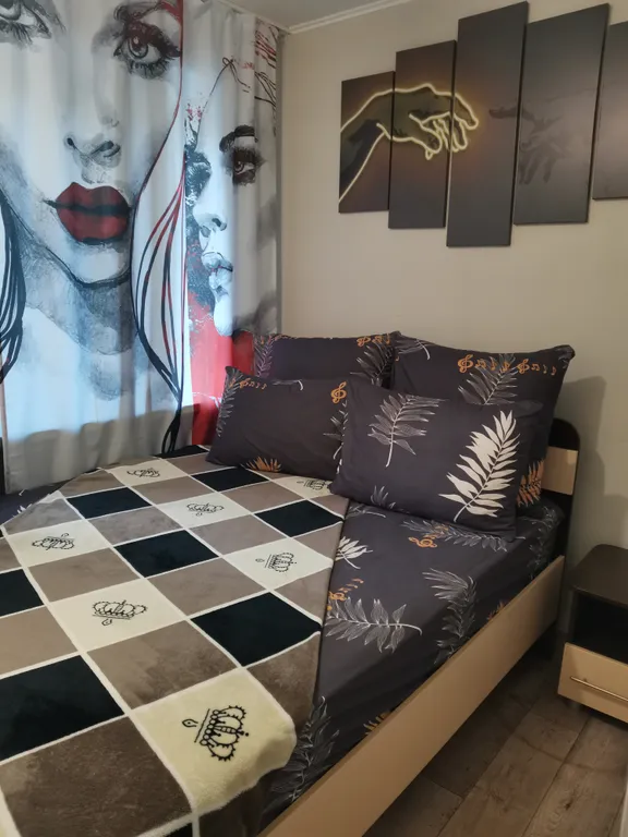 Евродвушка. Цирк, Молот