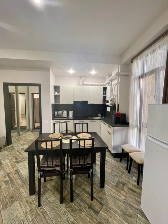 Большая квартира напротив подъемника