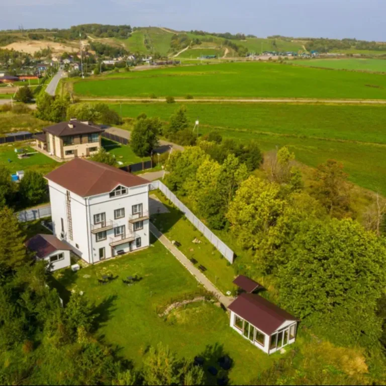 8-комнатный Дом