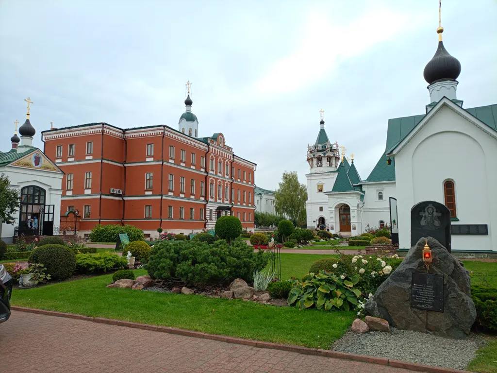 Трёхкомнатная квартира рядом с монастырём