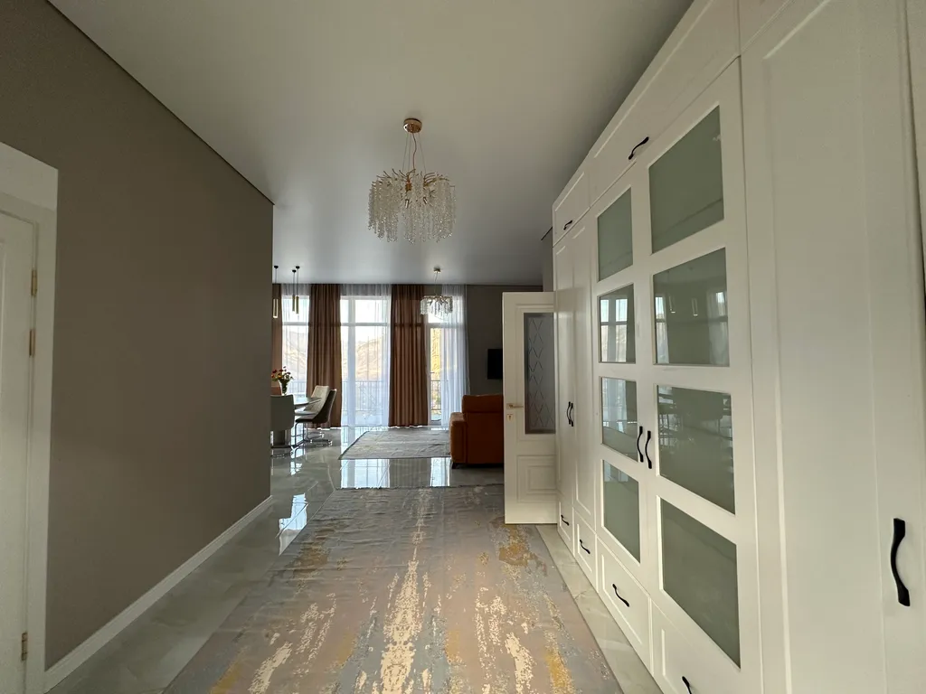 Второй этаж панорамного дома среди вершин