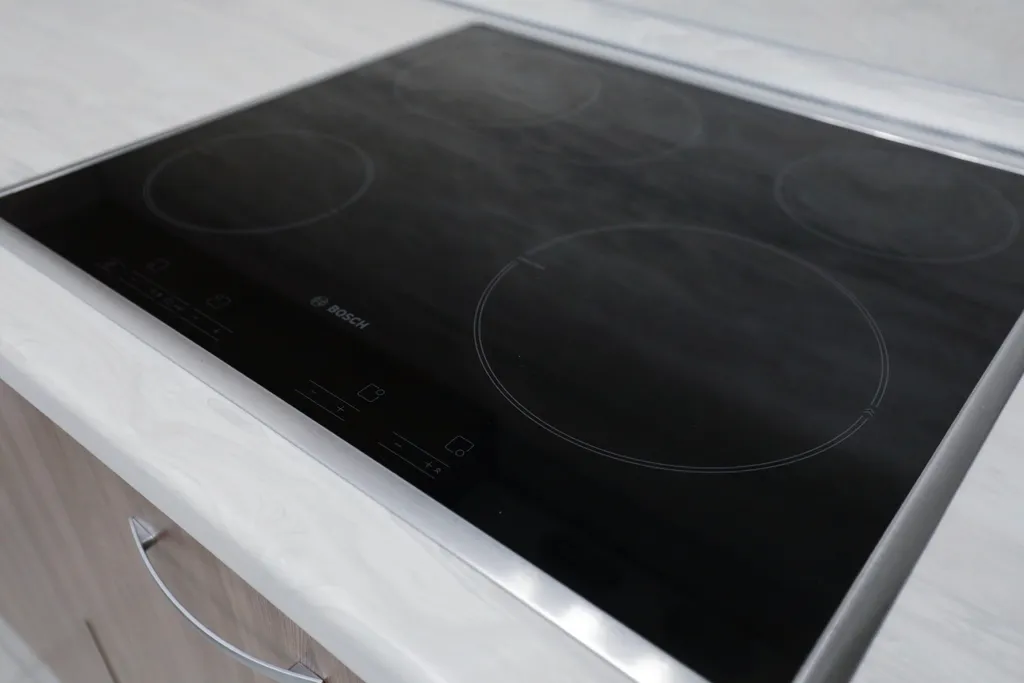 Современная студия в новостройке Маркса 89