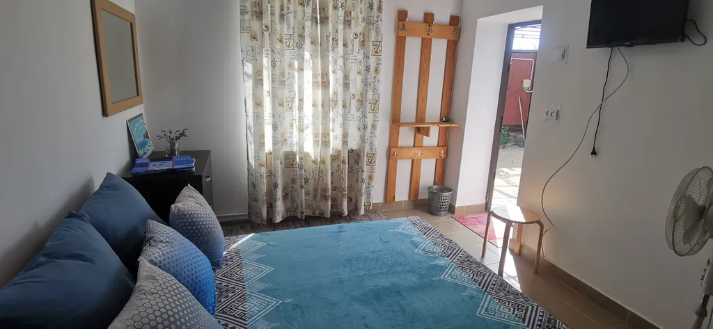 Квартира Уютная комната на 1м этаже в частном доме у моря, удобства в номере — аренда посуточно в Витязево