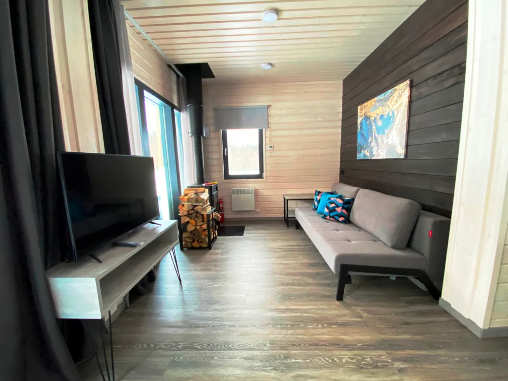 Новый комфортабельный дом для отдыха на берегу лесного озера