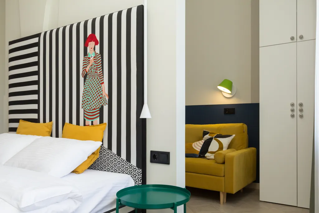 Величественная сталинка на набережной вокруг достопримечательностей