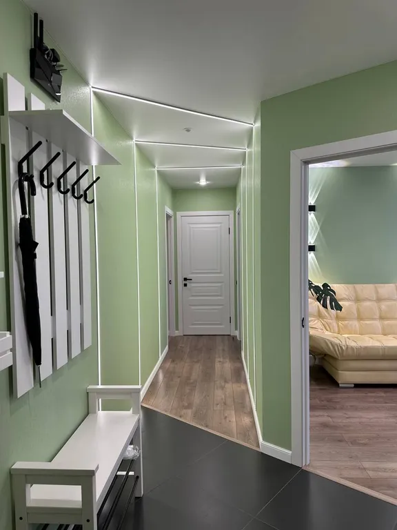 Красивая трех-комнатная квартира с дизайнерским ремонтом