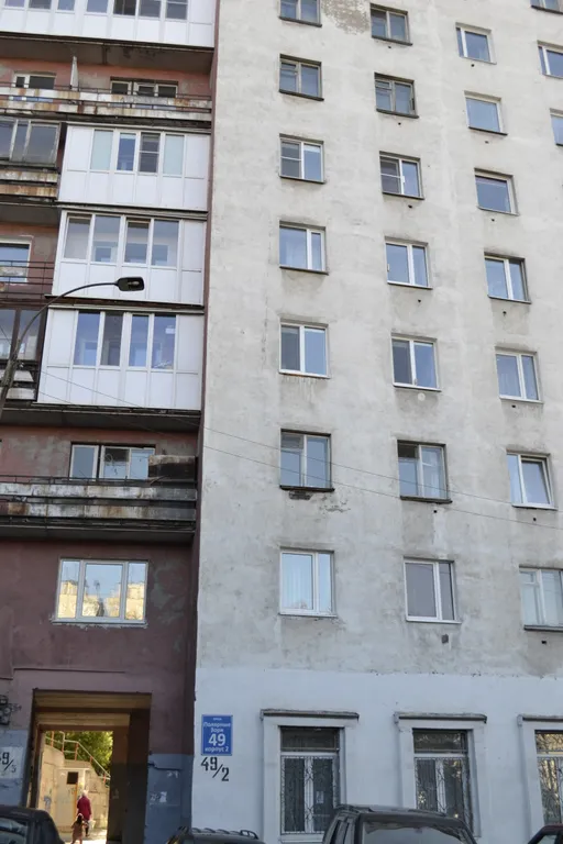 Студийного плана двухкомнатная квартира в доме над рестораном Тундра