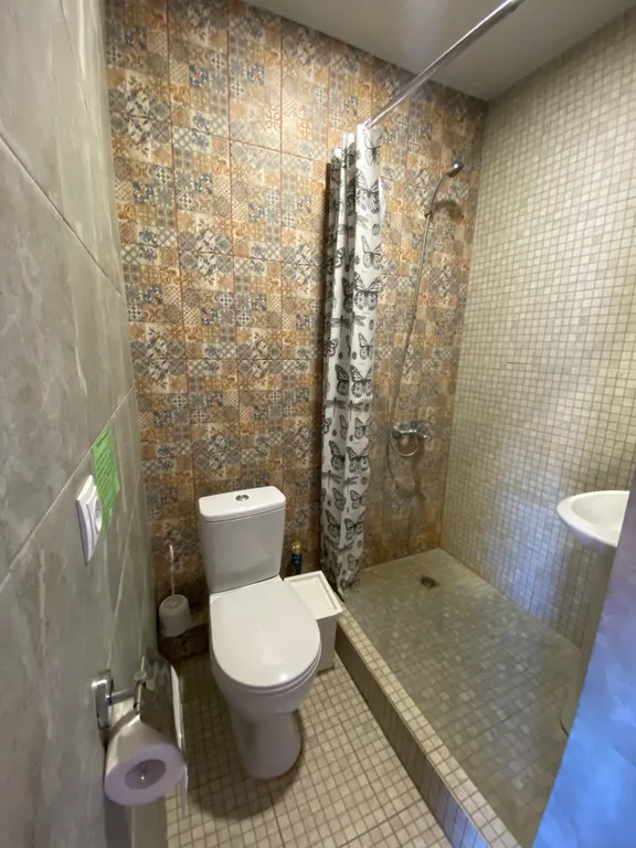 Уютный гостевой дворик в живописном тихом уголке