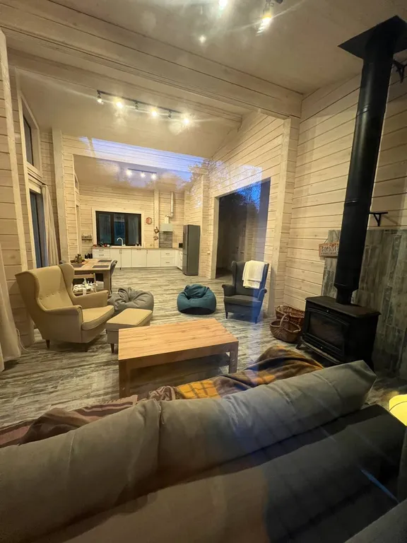 Сказочное шале в лесу