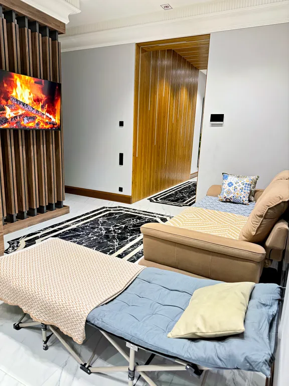 Kazakhstan resident's 171 by Royal rentals