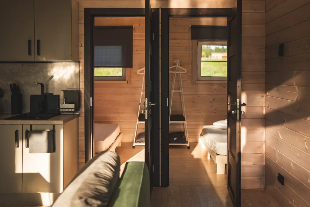 Уютный дом на берегу озера