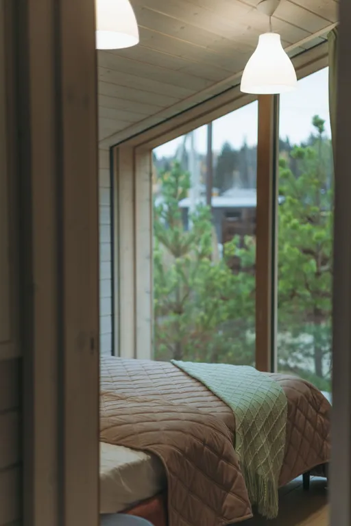 Дом с баней бочкой у воды и леса Green house