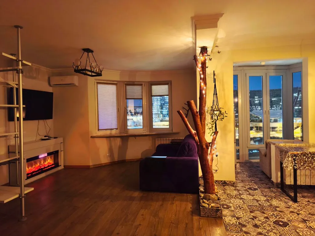 Квартира Студия с камином, деревом и видом на реку — аренда посуточно в Красногорск