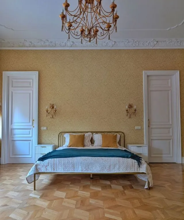 5-комнатная квартира на Суворовском проспекте