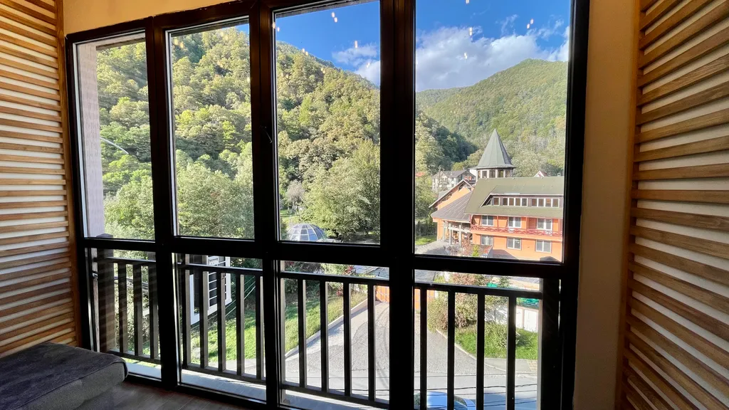 Дизайнерская видовая квартира с террасой и камином