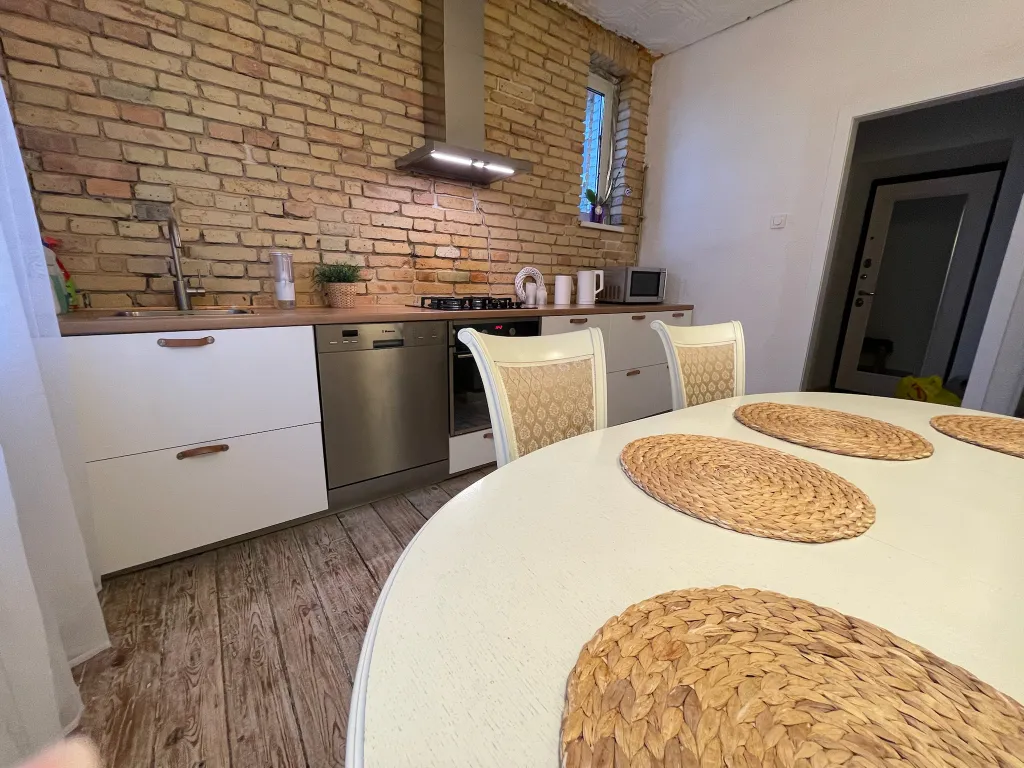 2-комнатная квартира в тихом центре