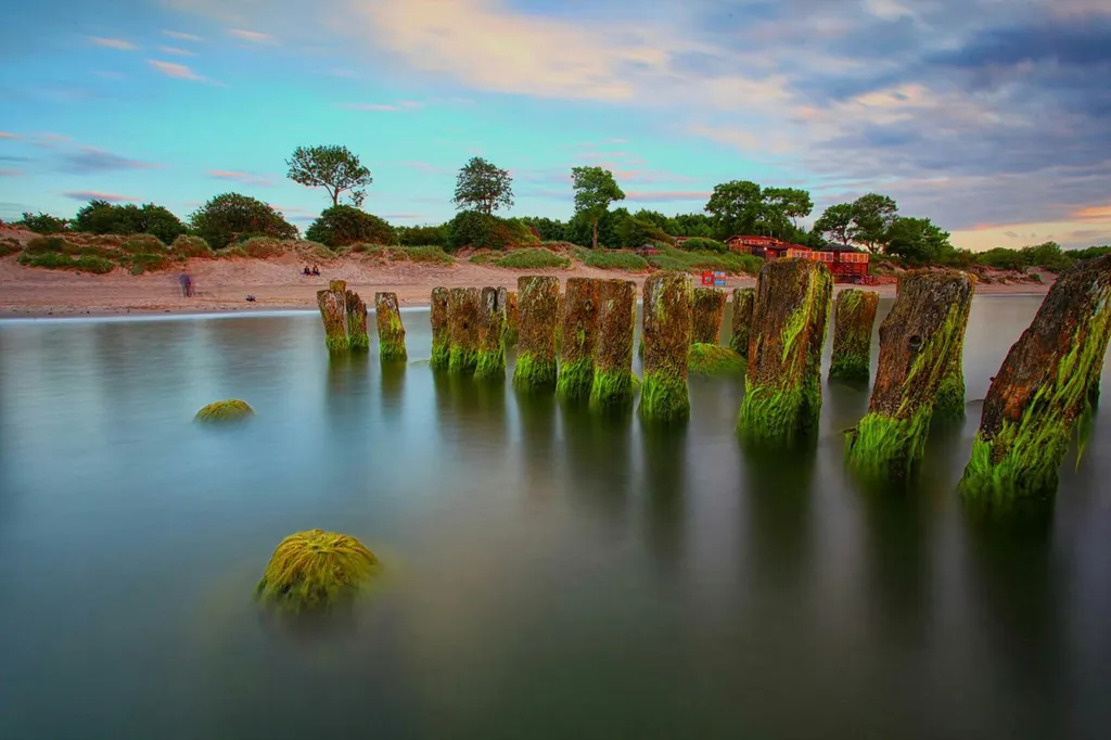 Деревенский дом у моря