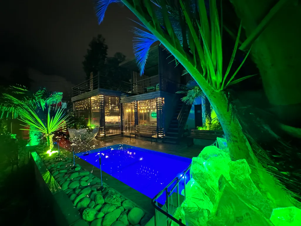 Коттедж Домик у бассейна — Сириус