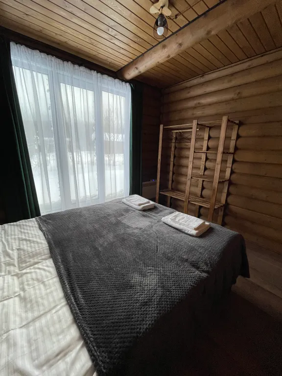 Комфортабельный дом из бревна с 2мя спальнями