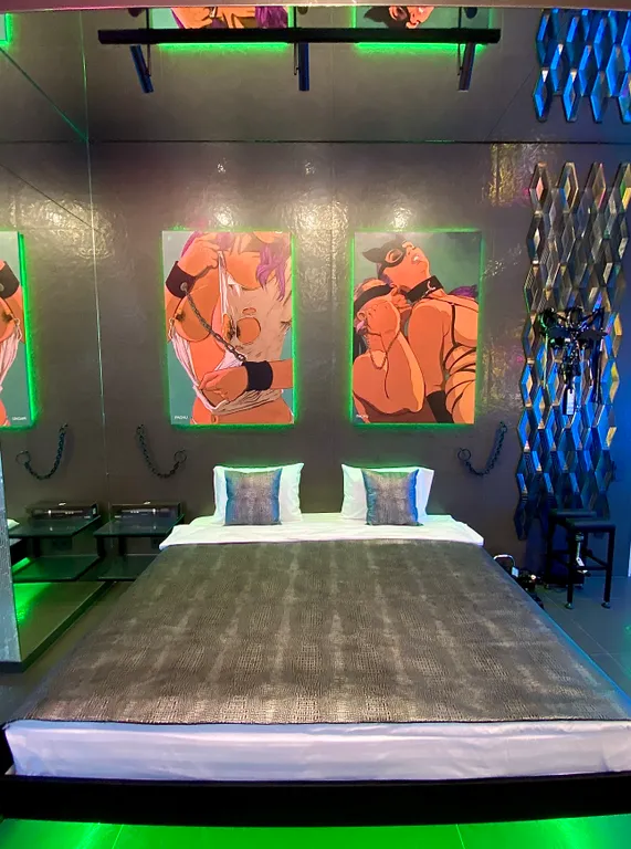 Панорамная квартира с джакузи и камином