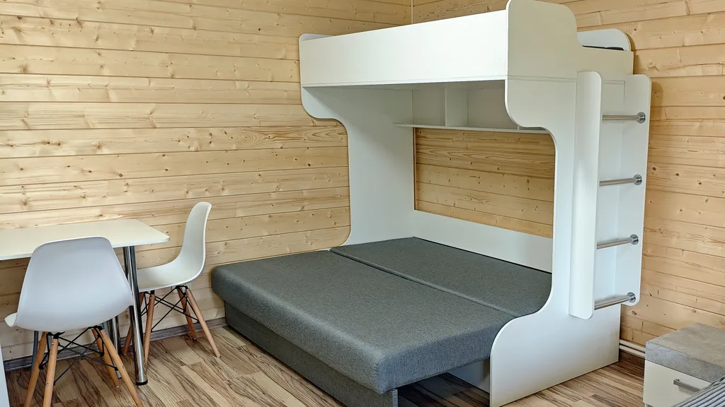 Изумрудная студия люкс с собственной террасой и отдельным входом