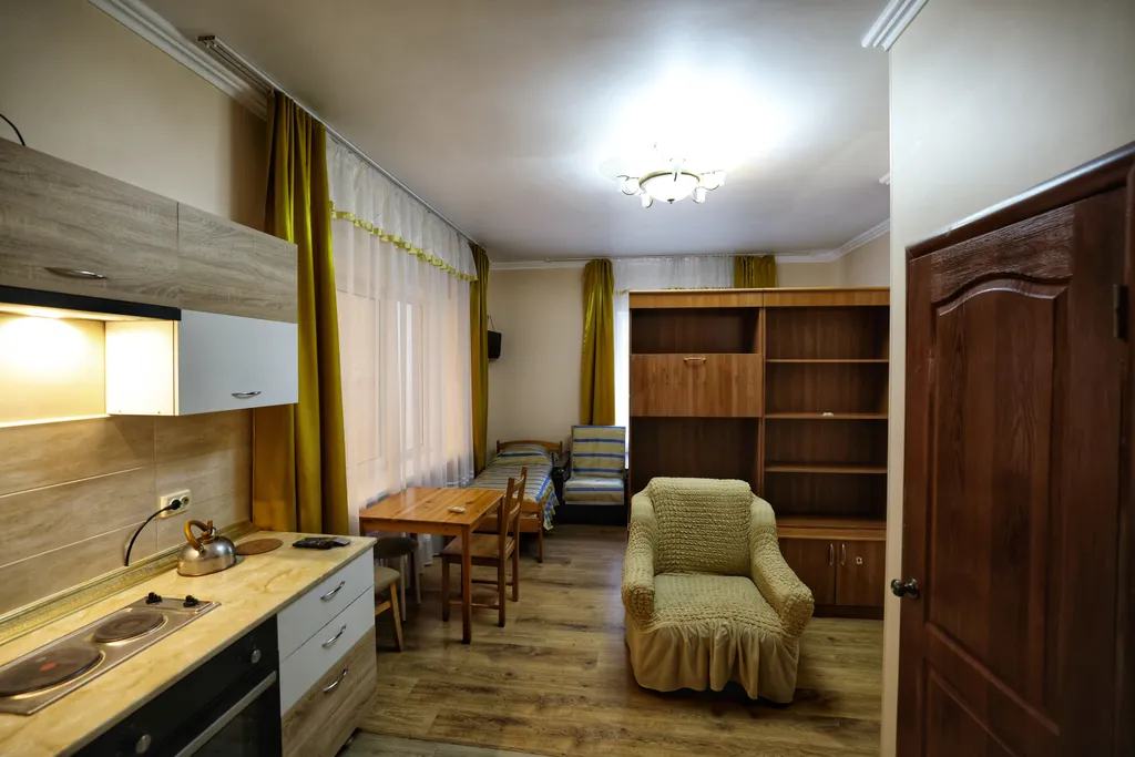 Квартира Квартира Трехместный номер с доп. местом без балкона с видом во двор с кухней — Лазаревское