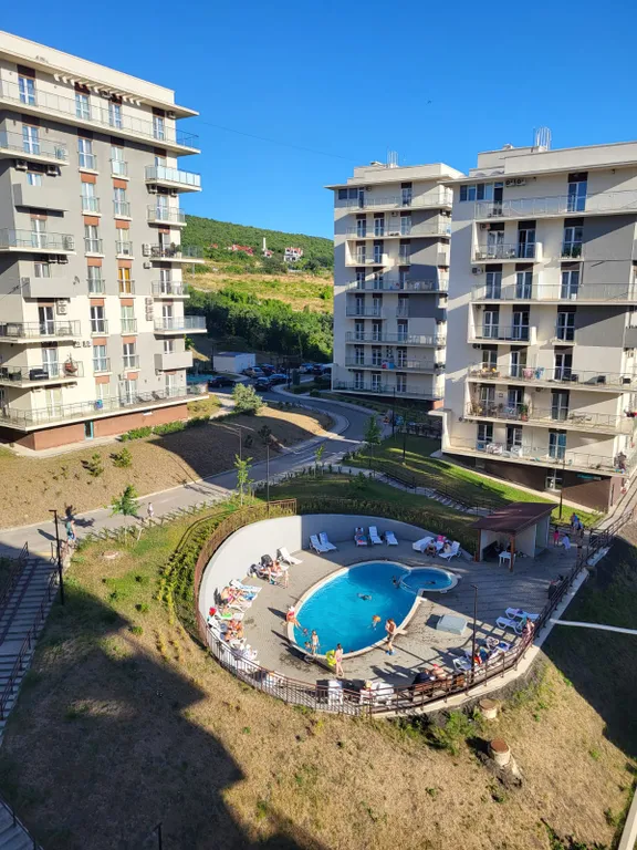 Квартира Уютная евро однушка с видом на бассейн — Варваровка