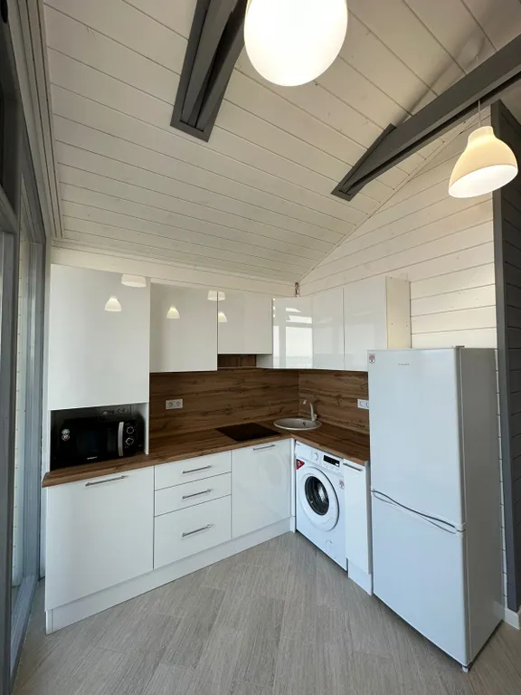 Домик на берегу моря