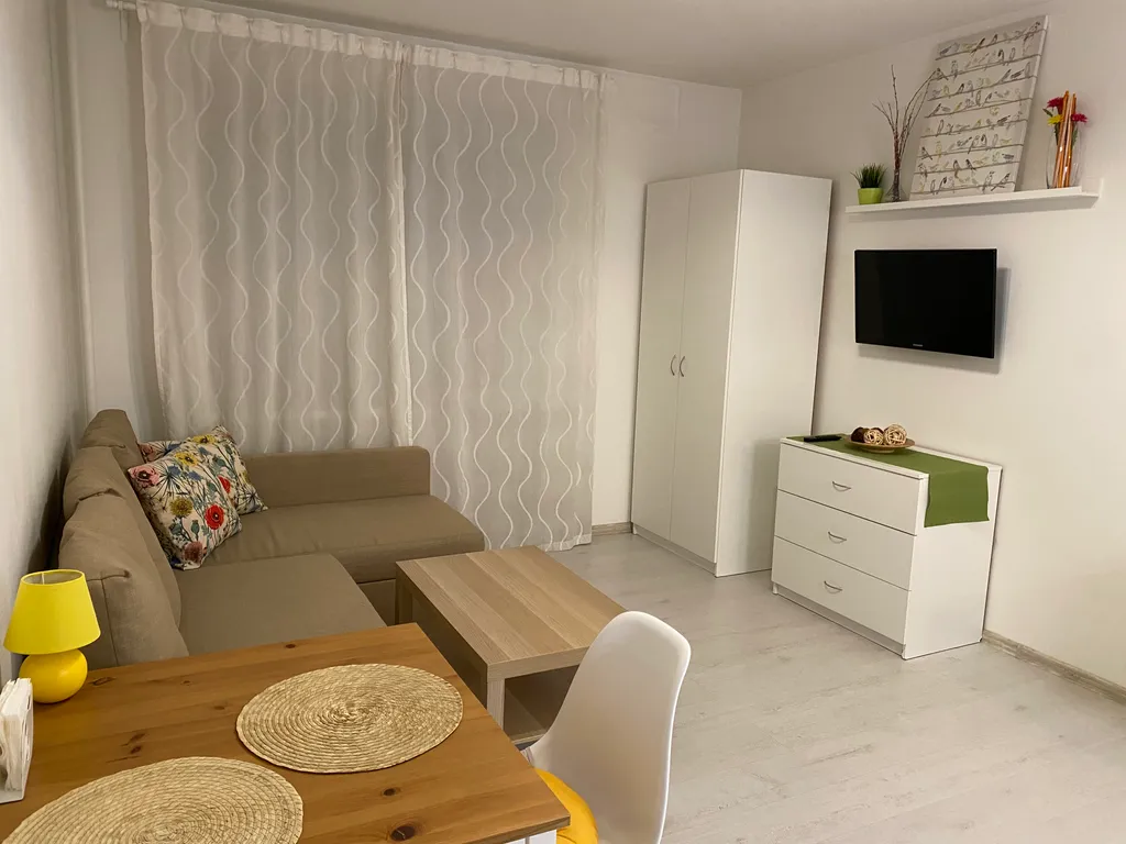 Новая квартира-студия у метро — аренда посуточно в Мурино