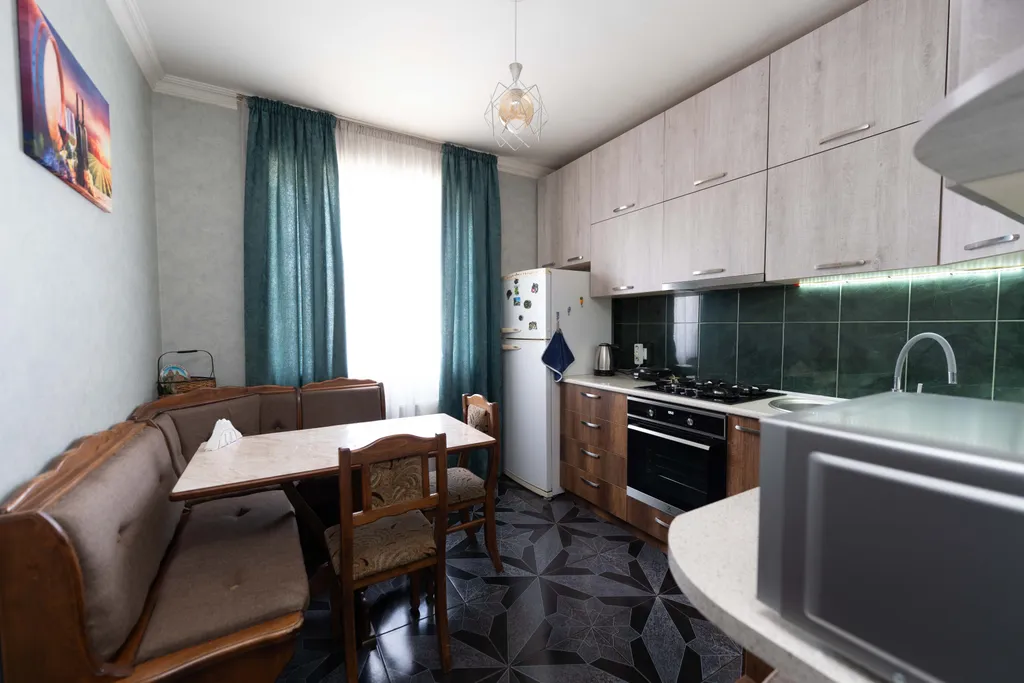 Two bedroom, newly renovated apartment