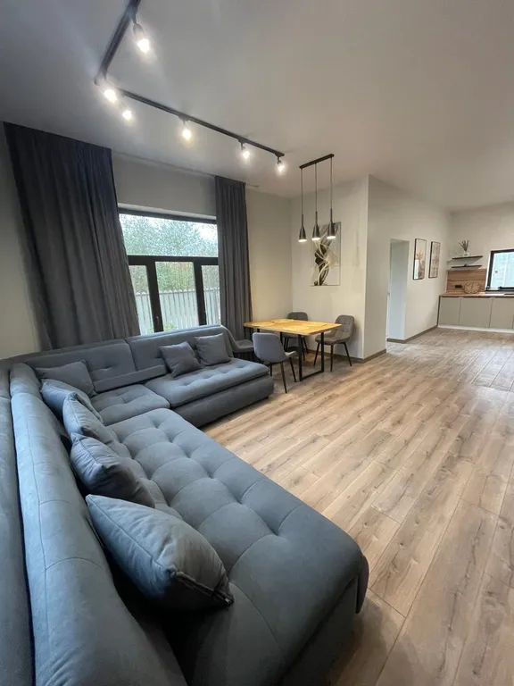 Современный коттедж рядом с заливом