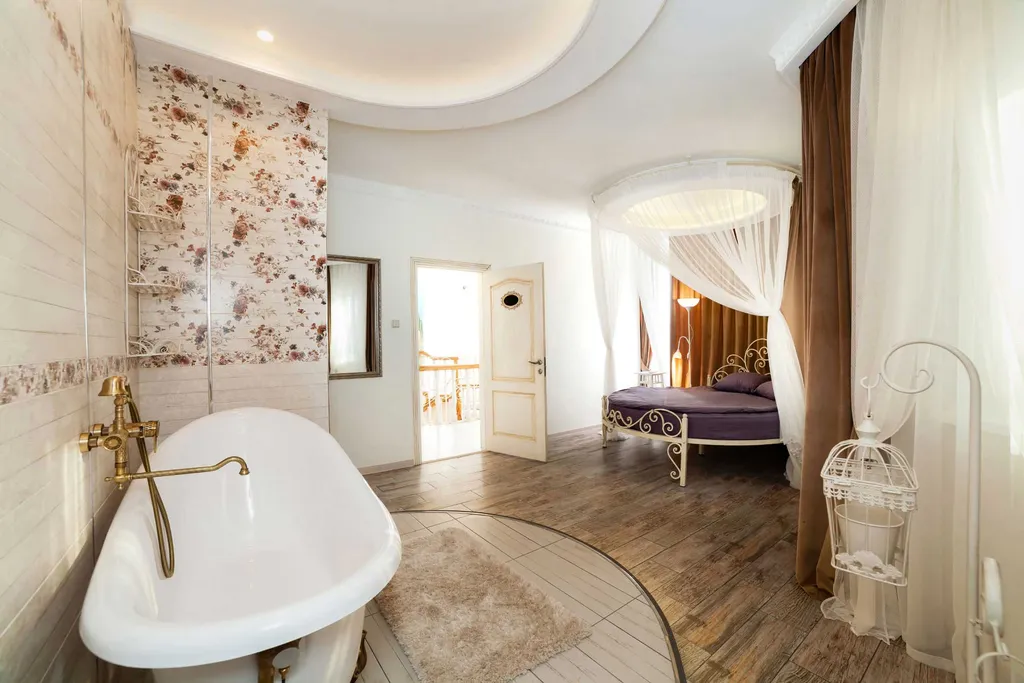 Замок на берегу каскада озер в Новой Москве